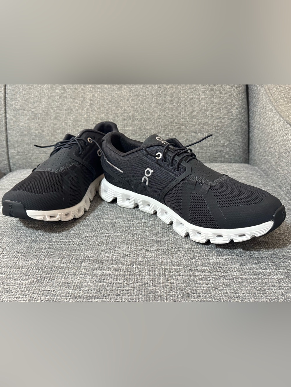 On Running Cloud 5 Black and White Mens - Picture 8 of 15